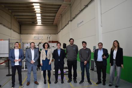 El consejero Irujo, con responsables de Industria y de Aldakin.