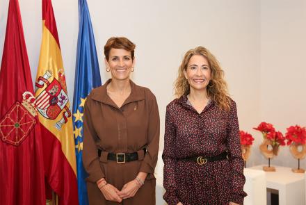 La Presidenta de Navarra, María Chivite, y la ministra de Transportes, Movilidad y Agenda Urbana, Raquel Sánchez.
