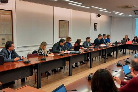 Representantes de empresas, organizaciones y entidades de la Comunidad Foral, en la primera Mesa de Trabajo, dedicada a Gobernanza