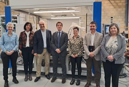 De izda a dcha: Olivia Goñi, Uxue Itoiz, David Fernández de la Pradilla, el consejero Irujo, María José Calvo, Javier Aiape, María Luisa Elguea.
