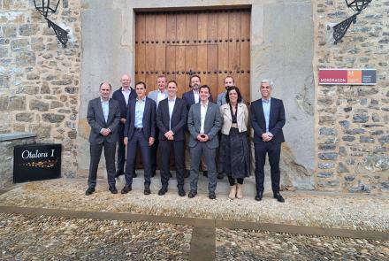 El consejero Irujo y resto de asistentes a la reunión por parte de Gobierno de Navarra, SODENA y MONDRAGON