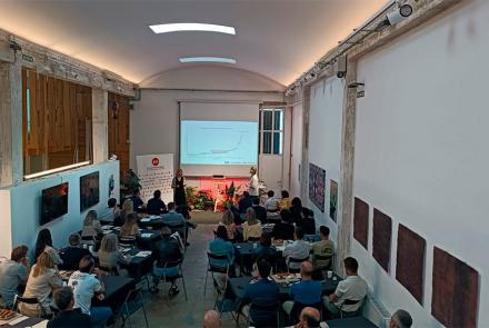 Encuentro con pymes organizado por el Plan Internacional de Navarra enfocado en la inteligencia artificial. 