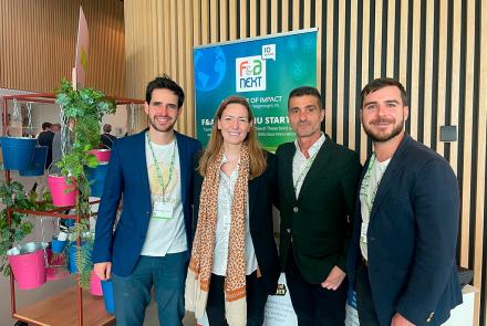 De izda a dcha: Daniel Gómez-Bravo, CEO de BreadFree; Olga Romero, técnica de emprendimiento de CEIN; Mariano Oto, CEO de Nucaps; y Bosco Emparanza, CEO de MOA FoodTech