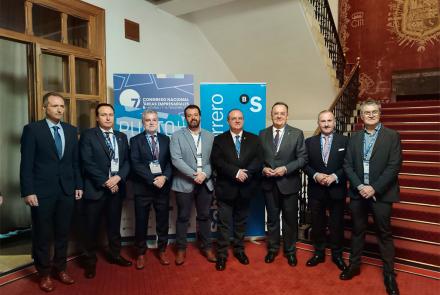 En el centro, Iñigo Arruti, director de Fomento Empresarial del Gobierno de Navarra. Y de izda a dcha: David González. Director General fe SECUENCE, Diego Romá. Presidente FEPEVAL, Pablo García. Vicepresidente AREAS, Isaac Pola. Viceconsejero Industria Principado Asturias, Santos Prieto. Presidente CEDAES, Pablo Junceda. Director General Adjunto Banco Sabadell Y Carlos Chocarro, subdirector de Suelo Industrial de Nasuvinsa.
