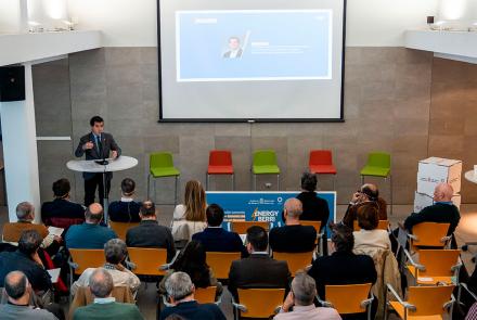 El consejero Irujo, en la presentación del convenio entre distribuidoras para fomentar el autoconsumo, celebrada el pasado mes de noviembre. 
