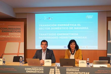 El consejero Irujo e Uxue Itoiz, en un momento de la presentación.