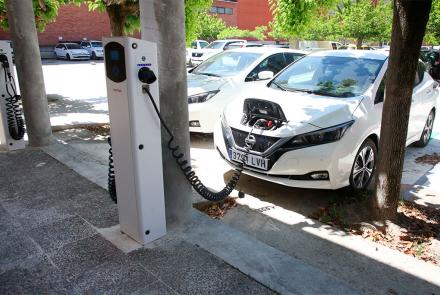 Carga de vehículo eléctrico.