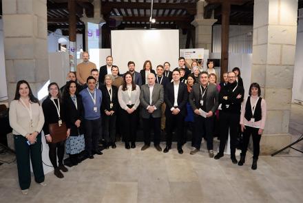 El vicepresidente Aierdi, con personas participantes en la jornada