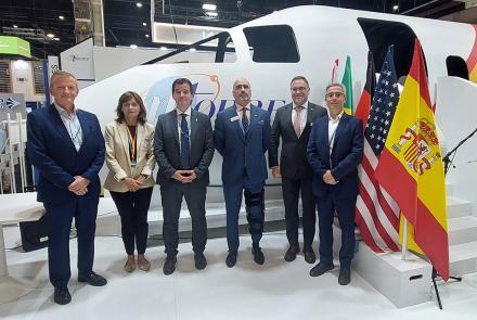 De izda a dcha: Iñaki Larraya, Yolanda Torres, el consejero Irujo, Eduardo Torres, Juan Albéniz y Juan Cristóbal García. 