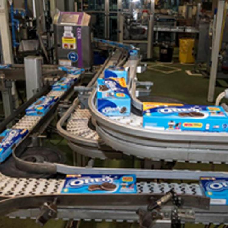 Sistema de control de producción PLC en planta industrial